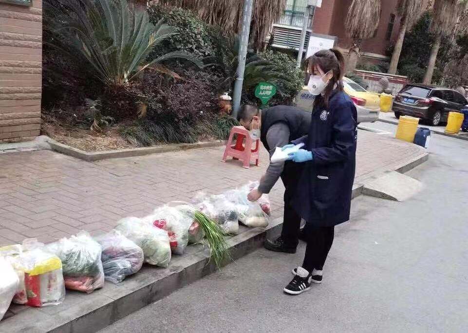 4 黨員送菜到小區.jpg